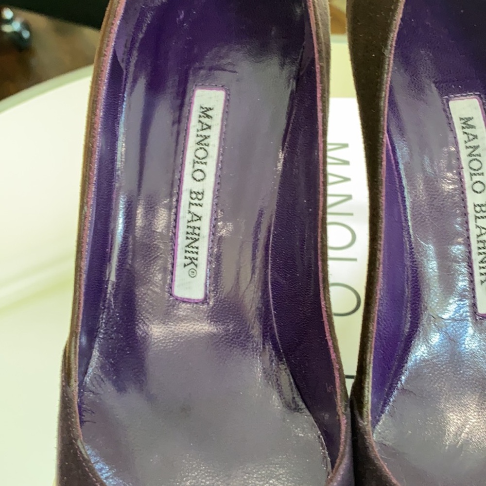 Manolo Blahnik Brown and Purple Suede Pump - Picture 3 of 11